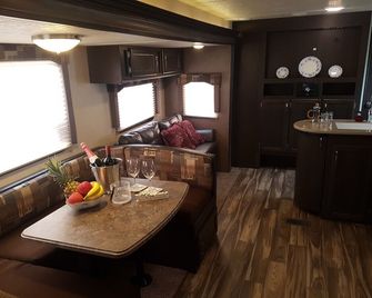 호텔 더 러브 송 - 기타이바라키 - 다이닝룸