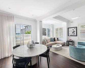 1BR Luxe Harbourside Living free parking - Sydney - Restaurant