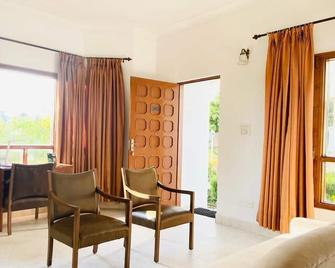 Fresco Hotel And Residences - Pālampur - Sala de estar