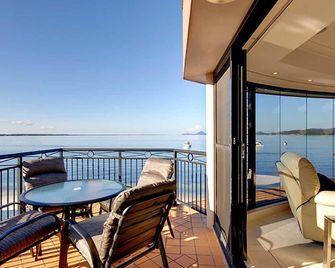 Seaside Splendour 1 Beautiful Unit On Th - Soldiers Point - Balcón
