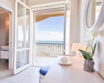 Ambasciatori Hotel - Beach Front -Breakfast XXL & Brunch until 12 30pm - Misano Adriatico