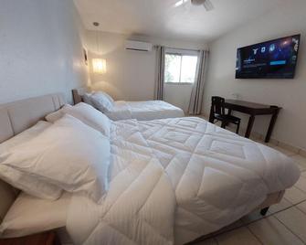 Point City Hotel - Guasave - Bedroom