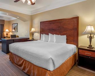 Best Western Plus Monica Royale Inn & Suites - Greenville - Schlafzimmer