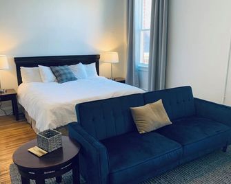 Perfect downtown apartment for short and long-term stays! - Toledo - Bedroom