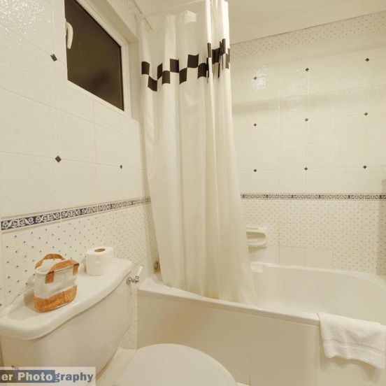 Bathroom view of Hotel Castille