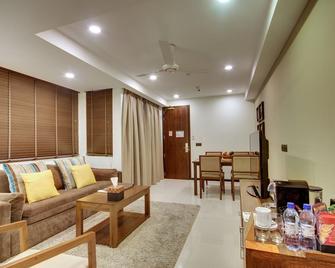 The Somerset Hotel - Malé - Sala de estar