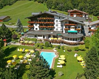 ألبينهوتل فيرناو - نيوستيفت ام ستوبايتال - مبنى