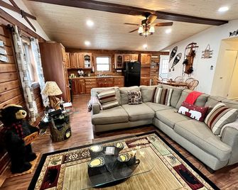 Lazy Bear Cabin a Private Vacation Home - McHenry - Sala de estar