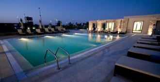 Amman Airport Hotel - Amman - Svømmebasseng