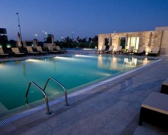 Amman Airport Hotel - Amman - Pool