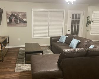 Cheerful 3-Bedroom Home In Martinsburg - Martinsburg - Wohnzimmer