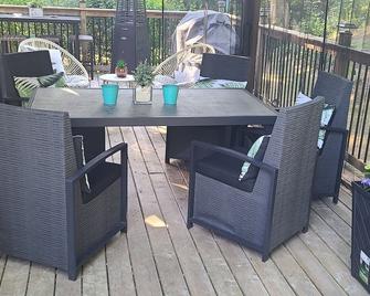 Cozy and Modern Cottage with hot tub and outdoor sauna - Lambton Shores - Patio
