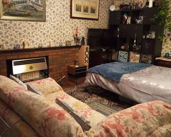 Family home ideal for visiting the Midlands - Newcastle-under-Lyme - Bedroom