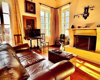Gerofotis Traditional Guesthouse est 1892 - Close to Aigio, Akoli, Selianitika - Aígio - Вітальня