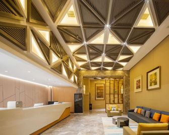 Tuker Light Residence Hotel (Suizhou Yingbin Avenue Jinxiu Xiangjiang Branch) - Suizhou - Lobby
