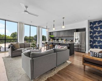 8 Minutes to Broadway-Balcony-Walkable-3 King Beds - Nashville - Sala de estar