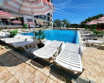 Golden Maria Apartment Yalta Complex - Golden Sands - Πισίνα