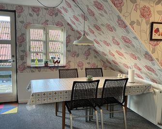 Tante Jannis Sommerpension - Bogense - Sala pranzo