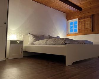 Spacious historical house for 12 guests - Jonsdorf - Schlafzimmer