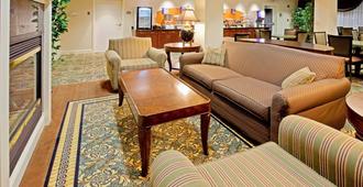 Holiday Inn Express Hotel & Suites Vestal, An IHG Hotel - Vestal - Living room