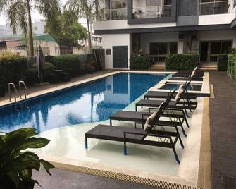 Studio type condominium 605 - Angeles City - Svømmebasseng