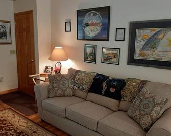 Comfy, Quiet & Cozy Eau Claire, Wi, Usa - Eau Claire - Living room