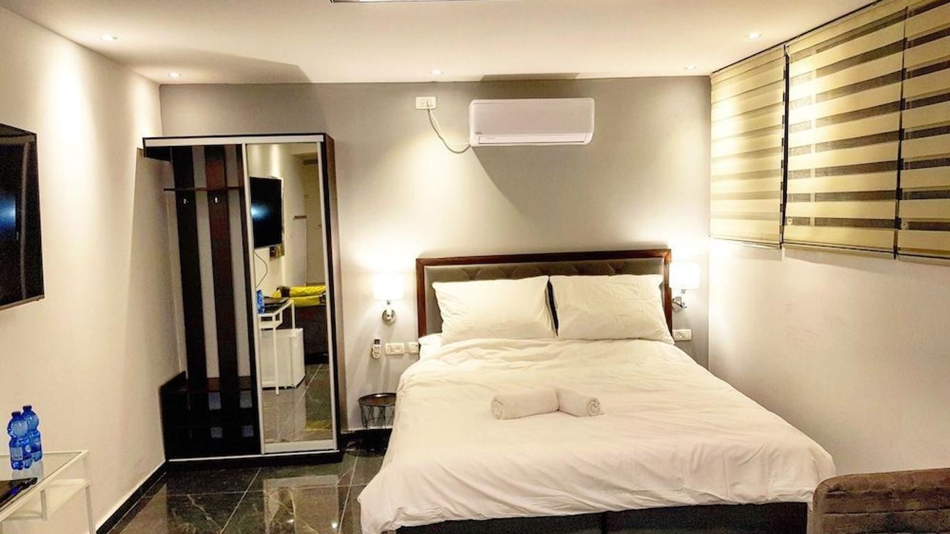 Lago Suites Hotel