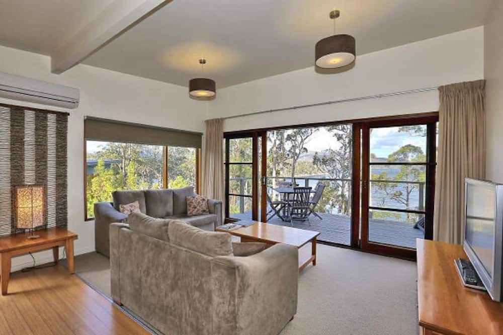 Stewarts Bay Lodge - Port Arthur - Living room