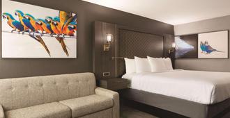 Radisson Hotel Mcallen Airport - McAllen - Bedroom