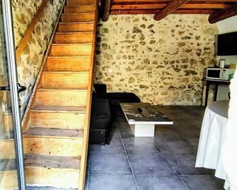 Gîte 1 à 6 pers air conditioné in Lussan La Mordorée - Lussan - Escaleras