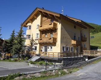 Hotel Garni La Suisse - Livigno - Building