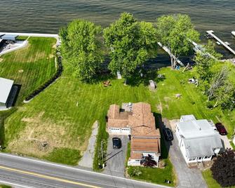 Cheerful Oneida Lake House - Cicero - Building