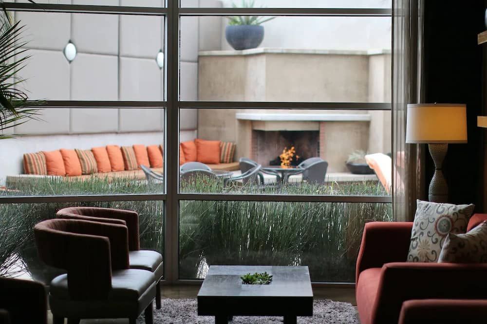 Relaxing Hotel w/ Rooftop Dining, Outdoor Pool, and Iconic LA Skyline Views - לוס אנג'לס - טרקלין