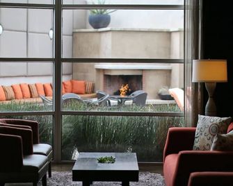 Relaxing Hotel w/ Rooftop Dining, Outdoor Pool, and Iconic LA Skyline Views - Los Angeles - Lounge