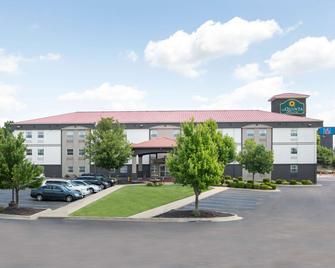 La Quinta Inn & Suites by Wyndham Blue Springs - Blue Springs - Building