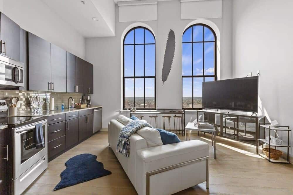 2br Distinguished Apartment Rooftop Deck & Gym - בולטימור - סלון