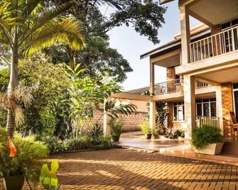 Papaya Holiday Home - Kampala - Building
