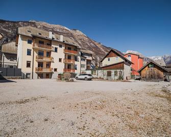 Apartments Rombon Klavdij with Free Onsite Parking - Bovec - Budova