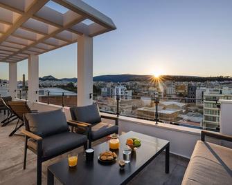 Spacious, Fully Equipped Loft Apartments In The Heart Of Athens - Athens - Balcony