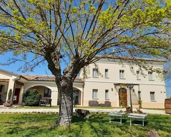 Villa Marietta Country House - Marche - Montemaggiore al Metauro - Edificio
