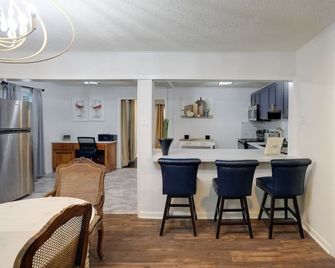 Updated North Greenwood Cottage 1 Mi to Dtwn - Greenwood