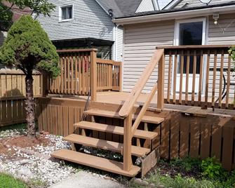 Paradise Home - Your Home Away From Home - Windsor - Outdoor view
