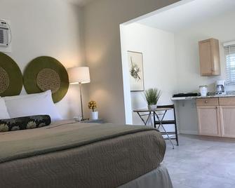Loft Close to Downtown, Raymond James Stadium, Airport and Many More Places - Tampa - Bedroom