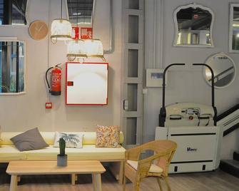 Quartier Bilbao Hostel - Bilbao - Sala de estar