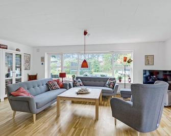 Awesome home in Rømø w/ Sauna and 4 Bedrooms - Rømø Kirkeby - Living room