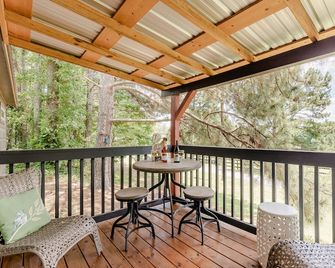 Peaceful, Private & Serene Cabin Near Wineries, Tiec & Outdoor Activities - Tryon - Balcony
