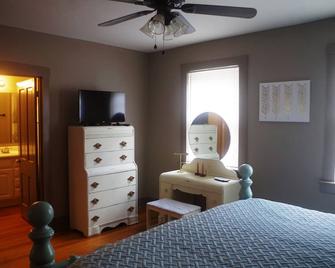 Kaiser House Inn - Hermann - Bedroom