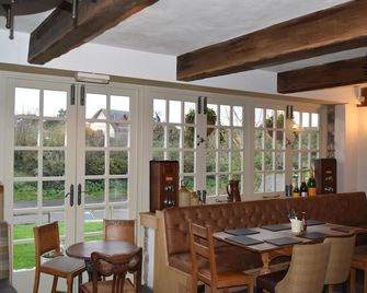 Three Horseshoes Country Inn - Barry - Restaurant
