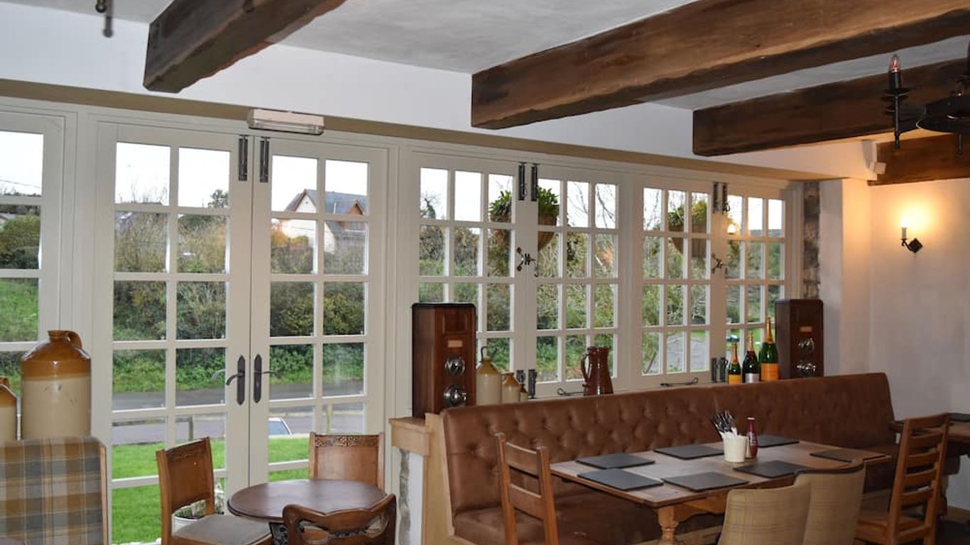 Three Horseshoes Country Inn