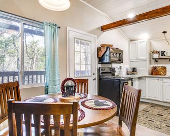 Cozy Cottage w/ Pool Btwn Knoxville & Pigeon Forge - Strawberry Plains - Comedor